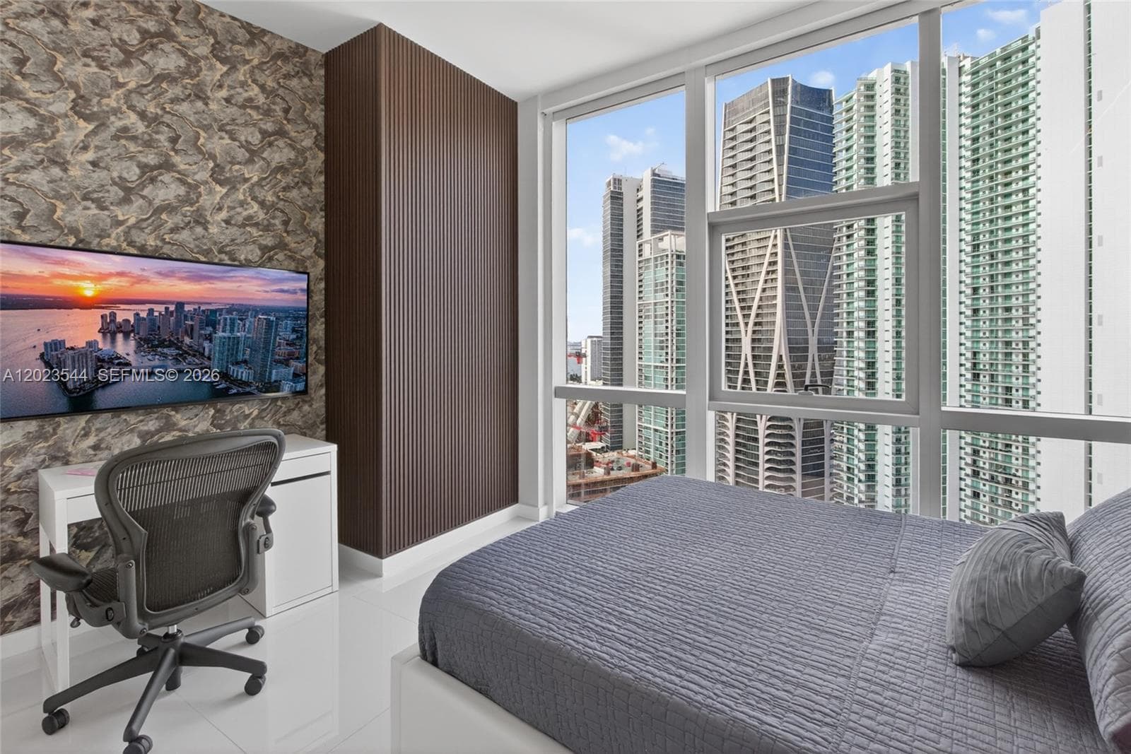 851 NE 1st Ave # 3201, Miami FL 33132 — 44