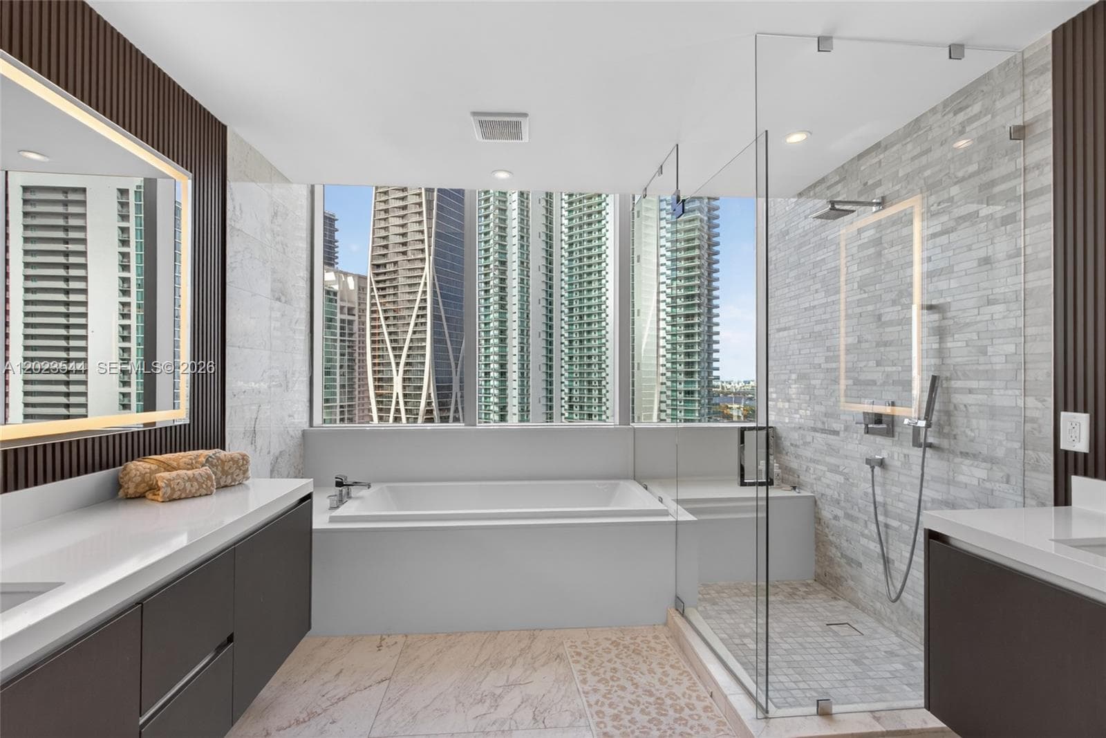 851 NE 1st Ave # 3201, Miami FL 33132 — 21