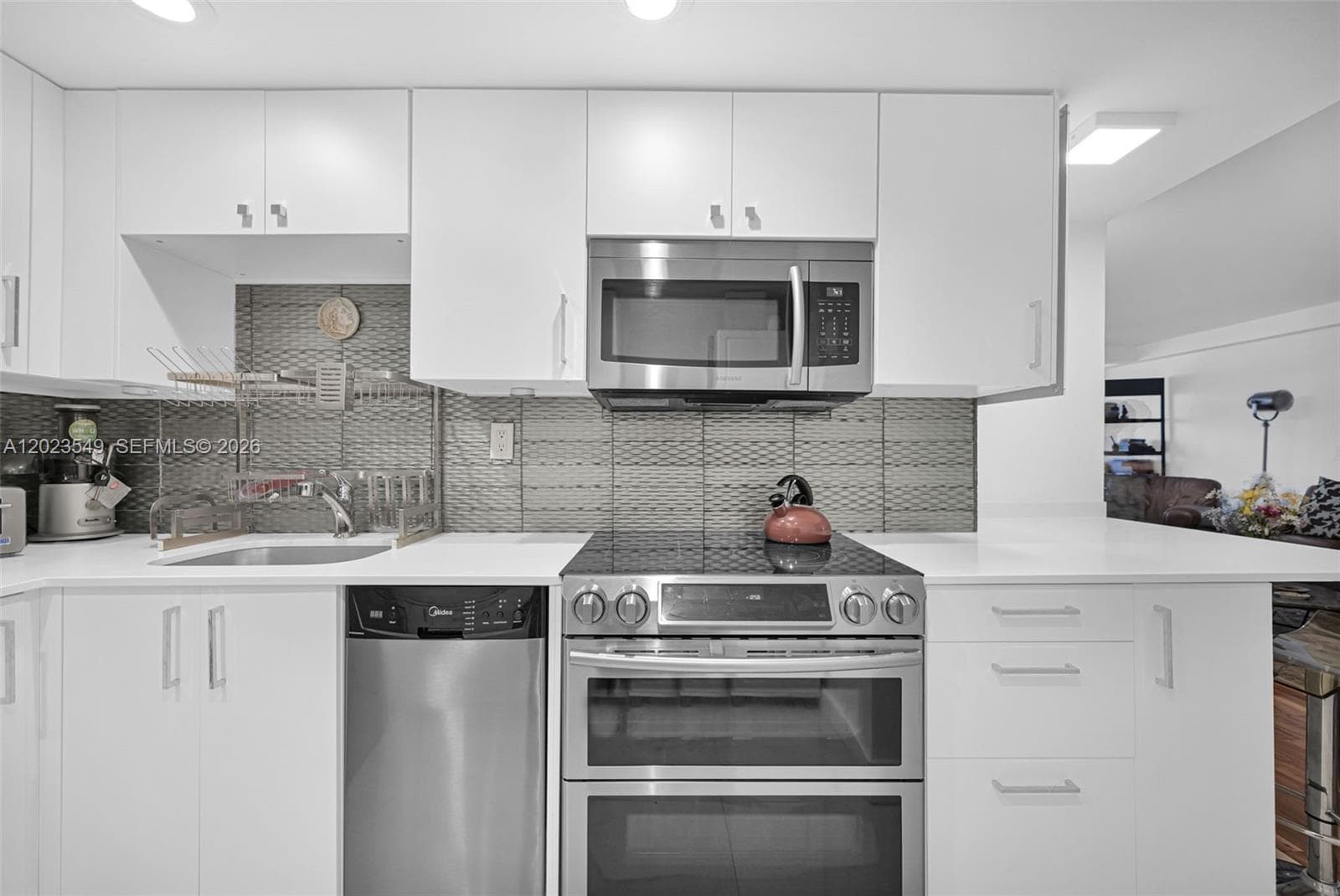 2401 Collins Ave # 504, Miami Beach FL 33140 — 13