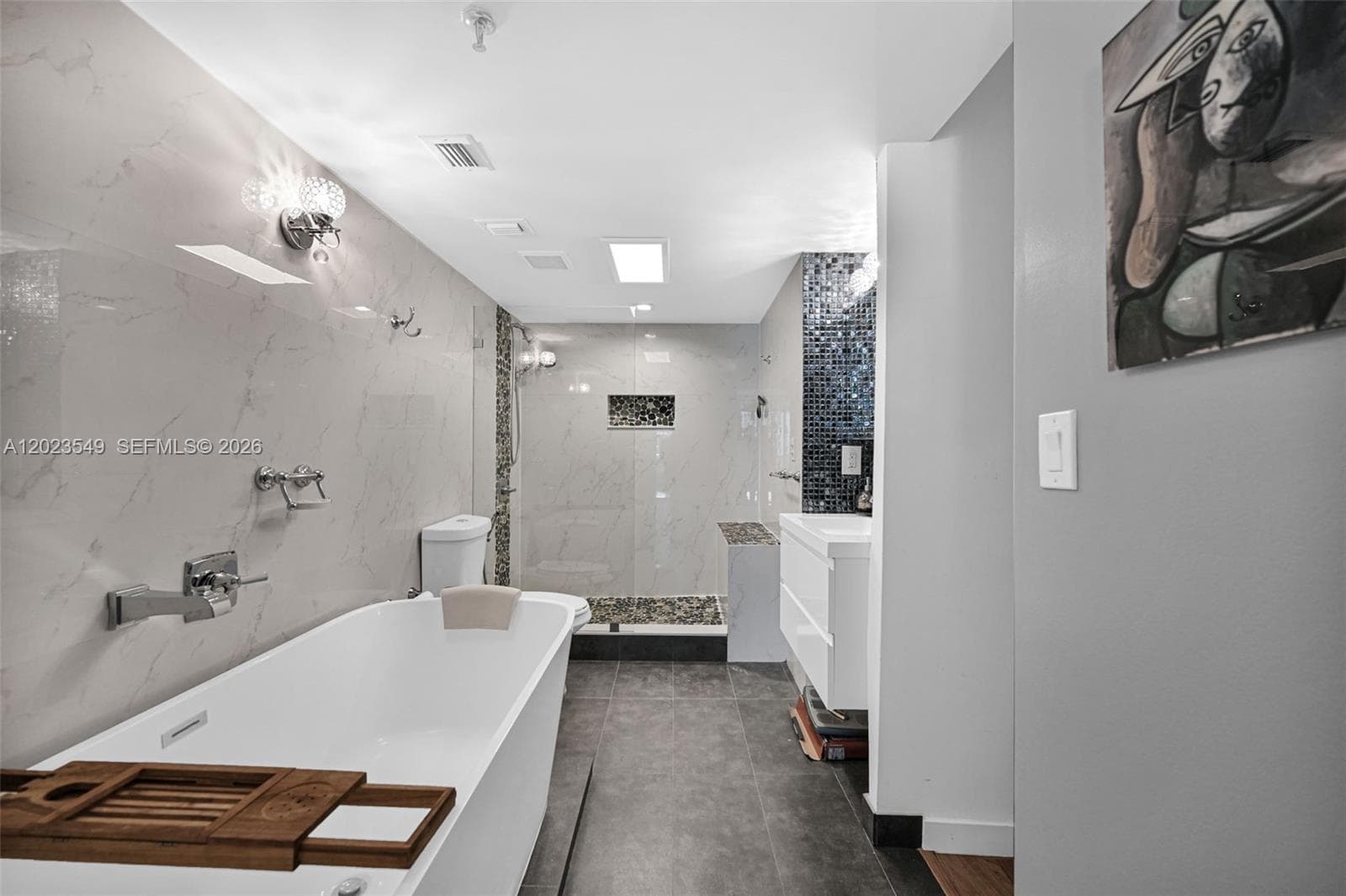 2401 Collins Ave # 504, Miami Beach FL 33140 — 17