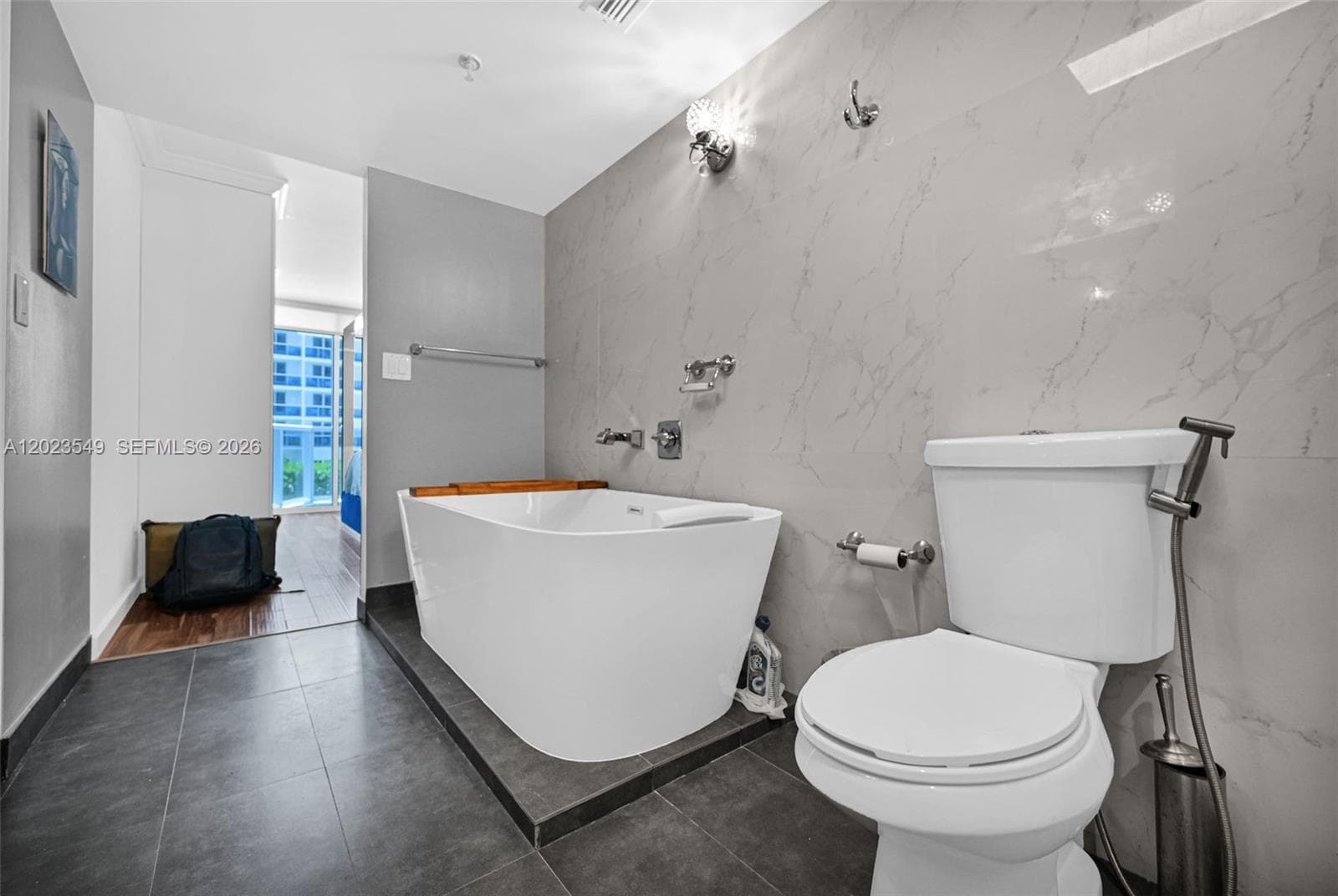 2401 Collins Ave # 504, Miami Beach FL 33140 — 18
