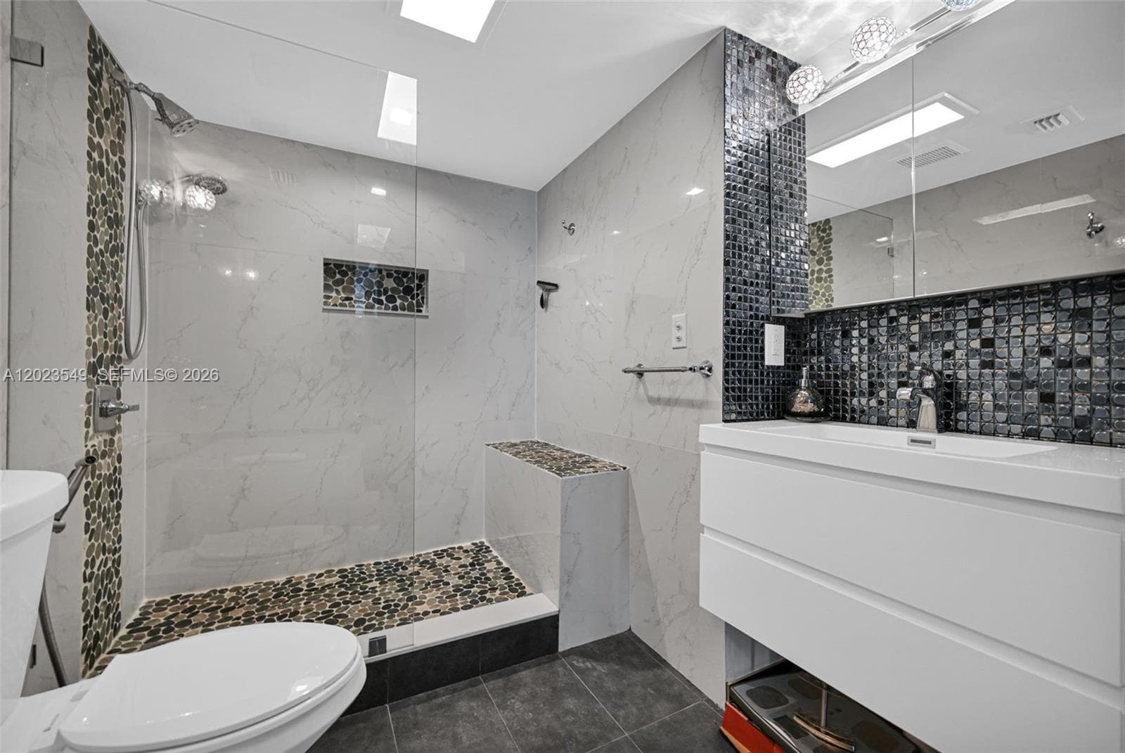 2401 Collins Ave # 504, Miami Beach FL 33140 — 19