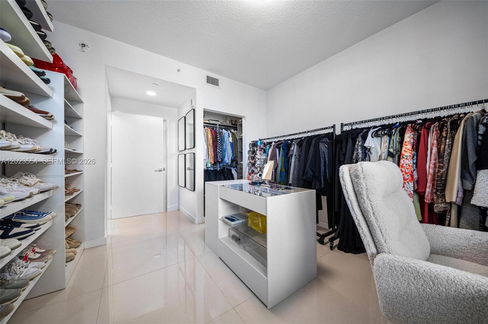 600 NE 27th St # 1104, Miami FL 33137 — 25