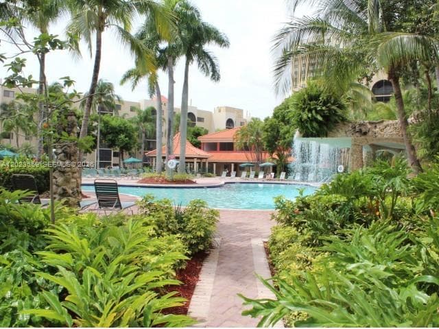 9501 Fontainebleau Blvd # 315, Miami FL 33172 — 1