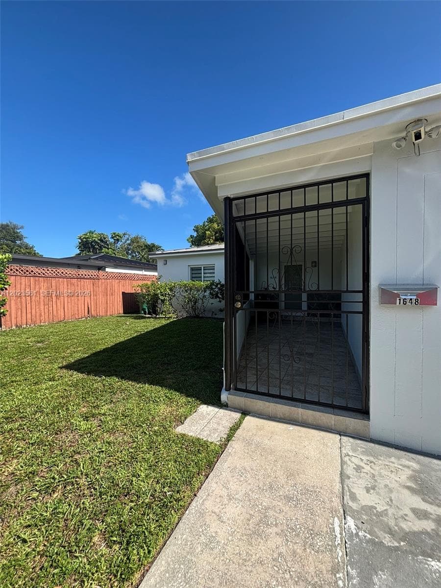 1648 SW 13th St, Miami FL 33145 — 22