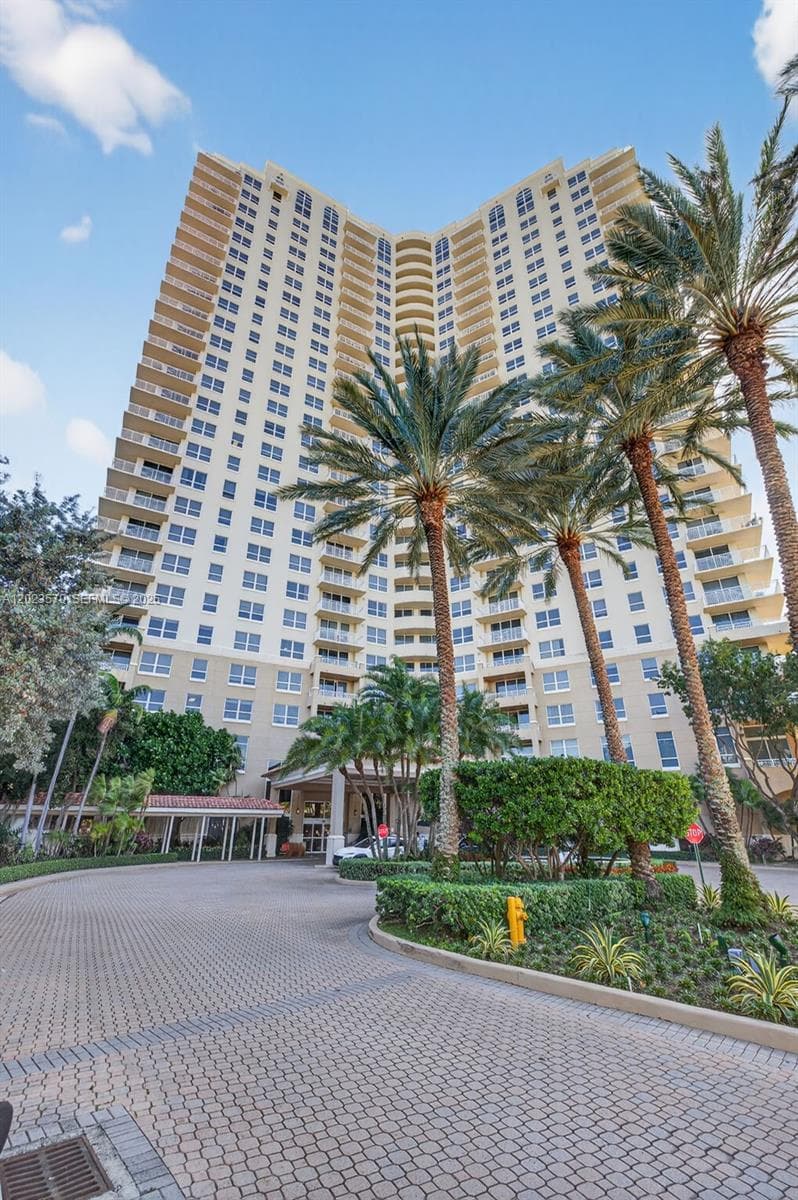 19501 W Country Club Dr # 313, Aventura FL 33180 — 46