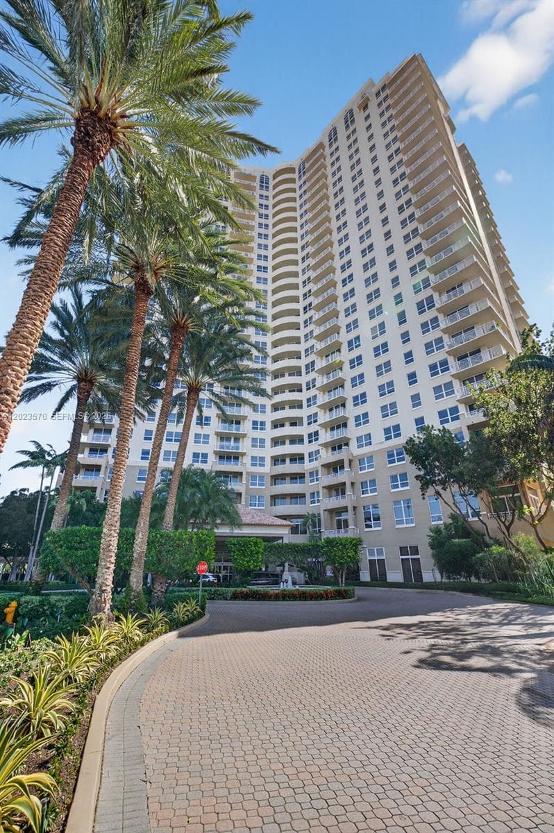 19501 W Country Club Dr # 313, Aventura FL 33180 — 47