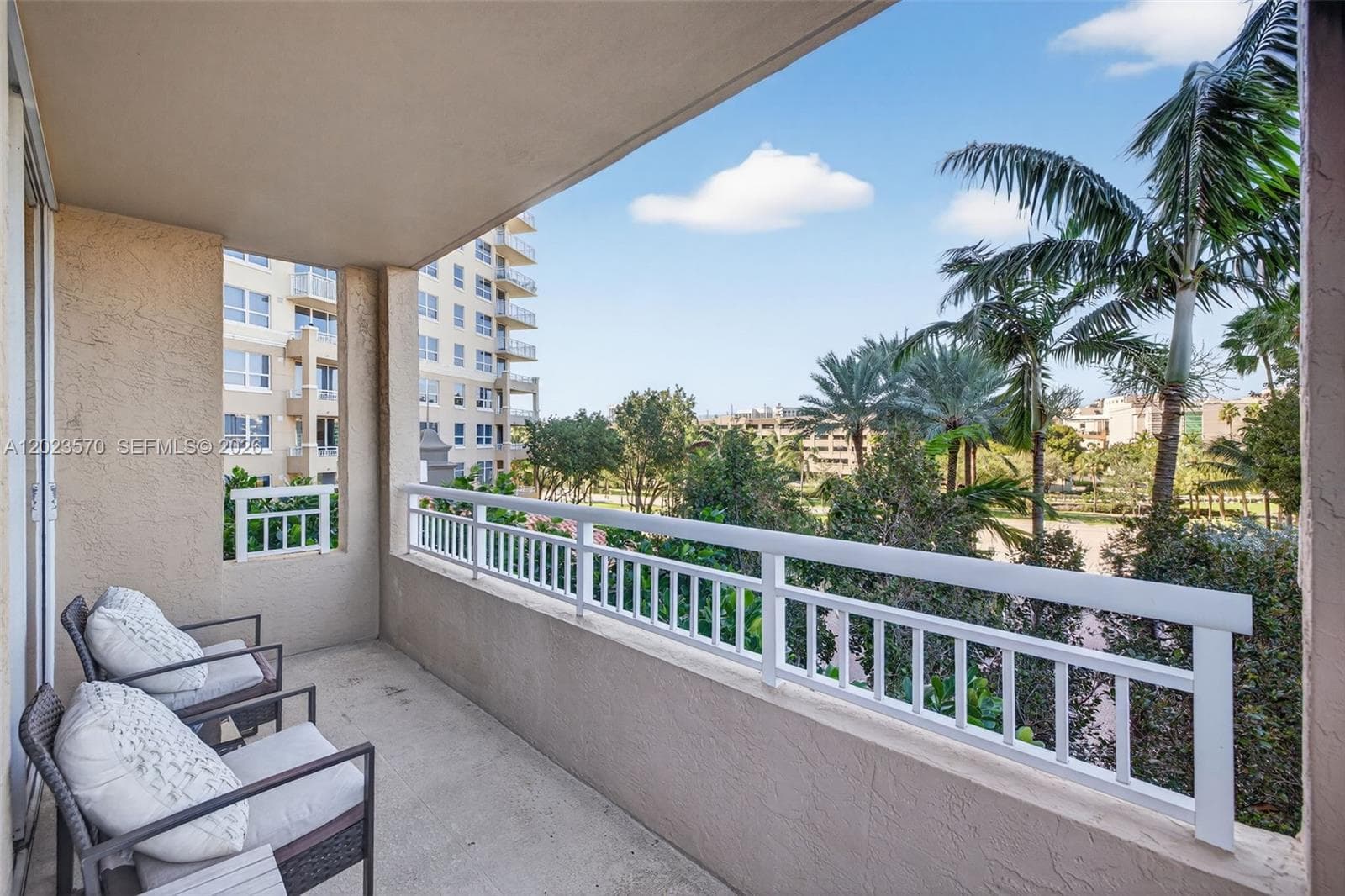 19501 W Country Club Dr # 313, Aventura FL 33180 — 32