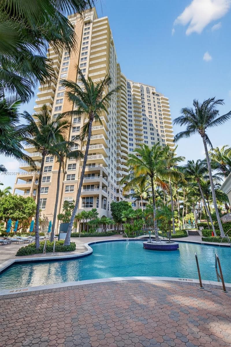 19501 W Country Club Dr # 313, Aventura FL 33180 — 70