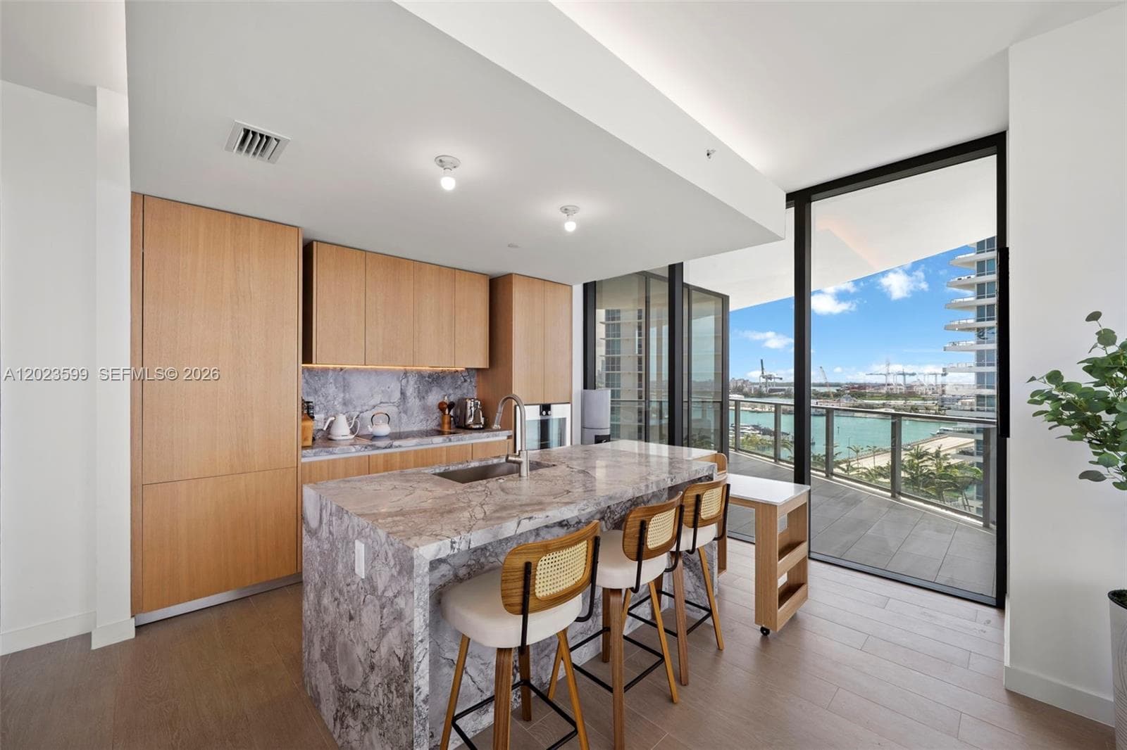 500 Alton # 1205, Miami Beach FL 33139 — 21