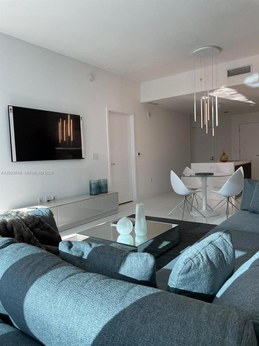 851 NE 1st Ave # 1006, Miami FL 33132 — 2