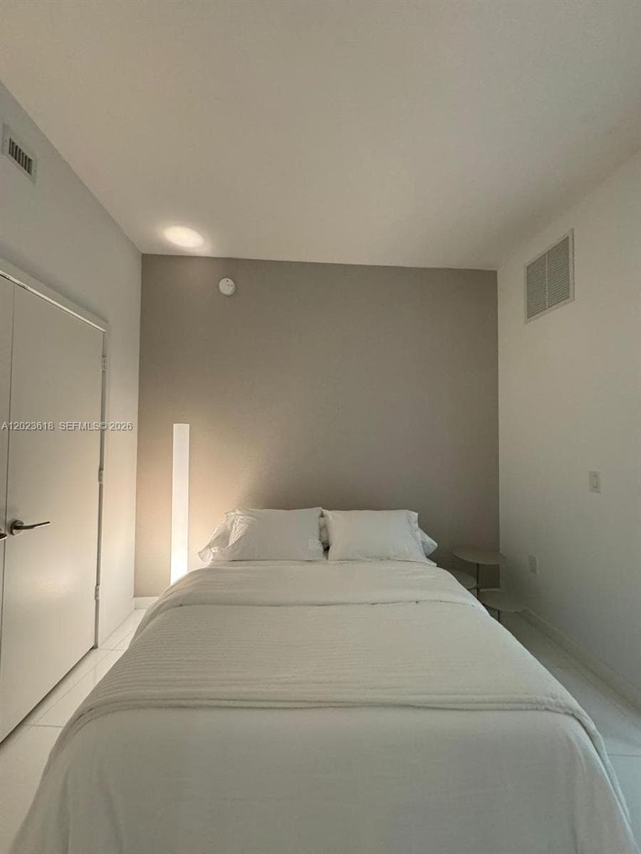 851 NE 1st Ave # 1006, Miami FL 33132 — 9