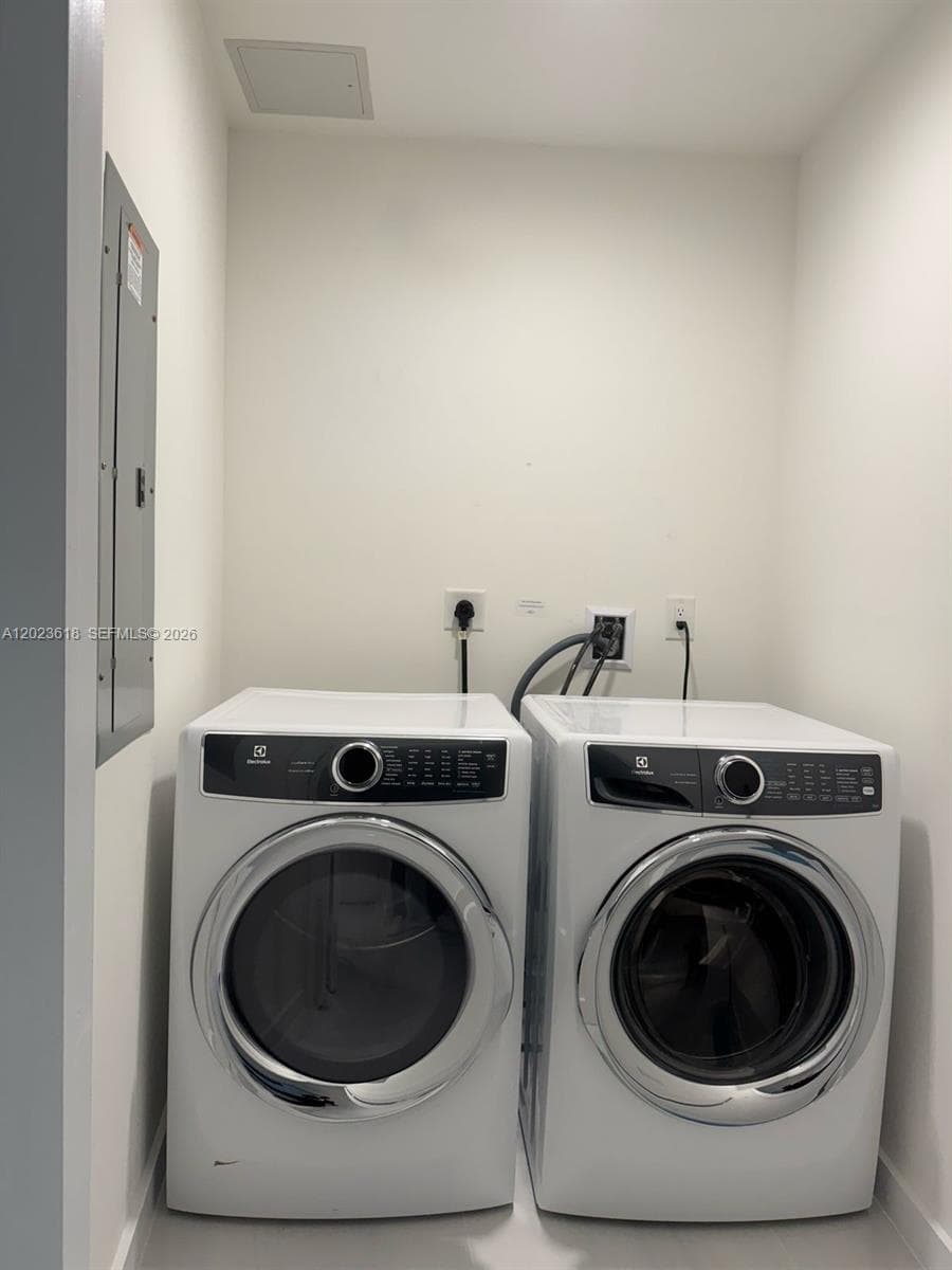 851 NE 1st Ave # 1006, Miami FL 33132 — 11