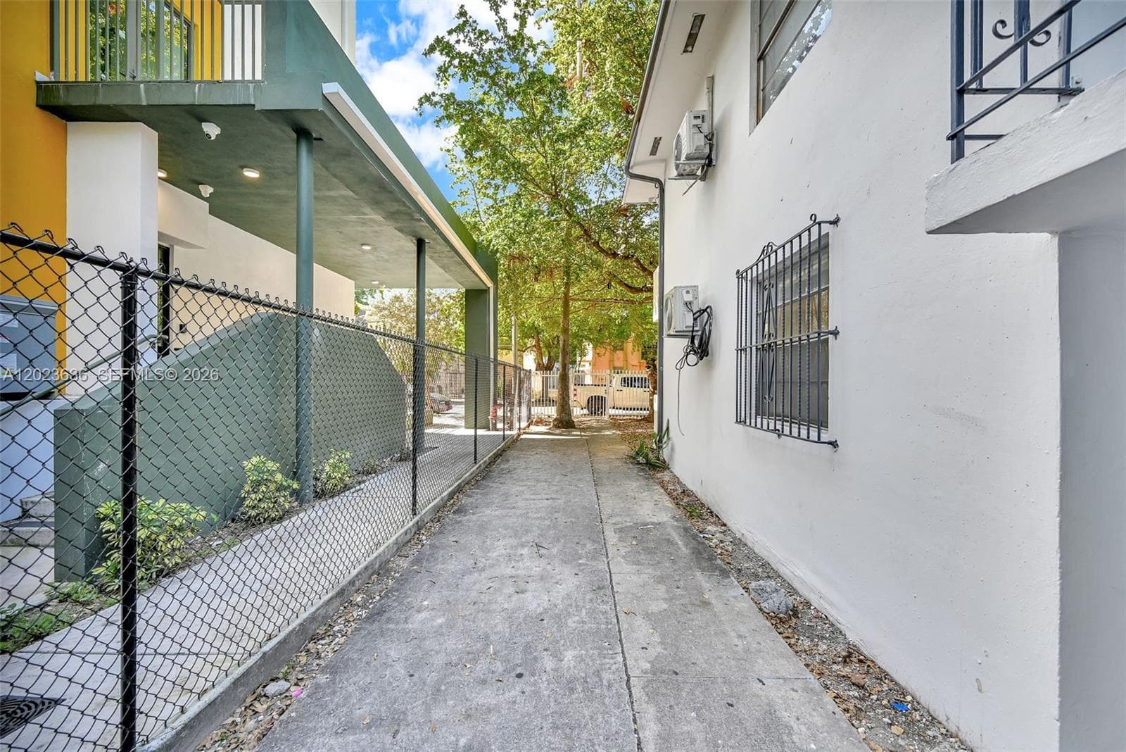 641 NW 2nd St, Miami FL 33128 — 27