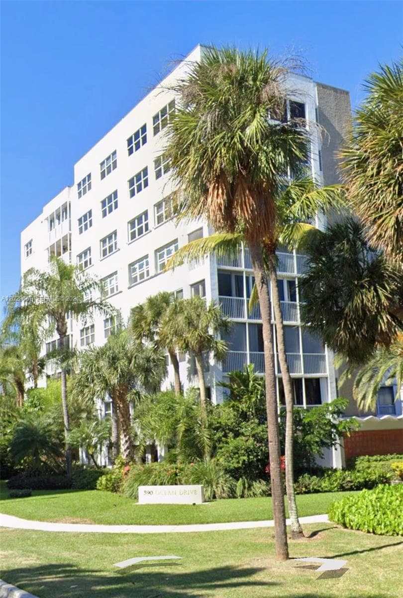 590 Ocean Dr # 8B, Key Biscayne FL 33149 — 1