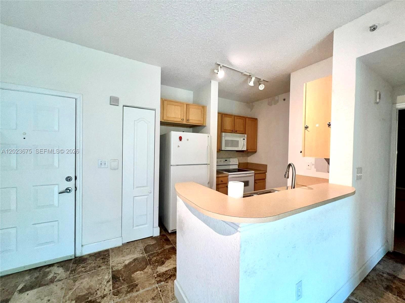 6001 SW 70th St # 454, South Miami FL 33143 — 3