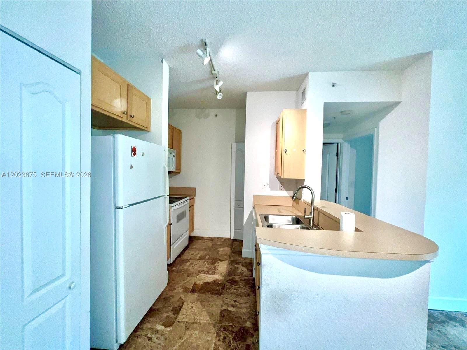 6001 SW 70th St # 454, South Miami FL 33143 — 8