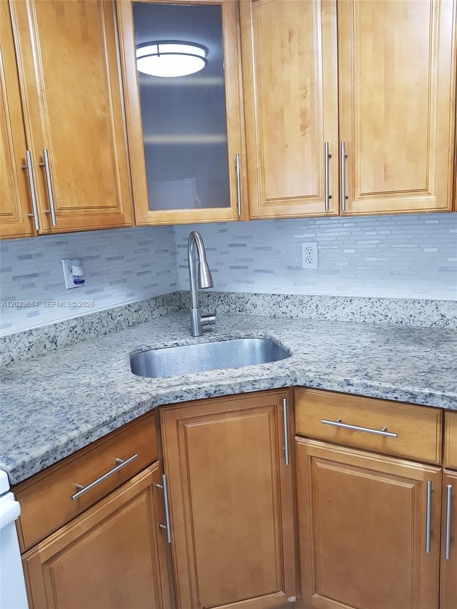 606 W 81st St # 314, Hialeah FL 33014 — 2