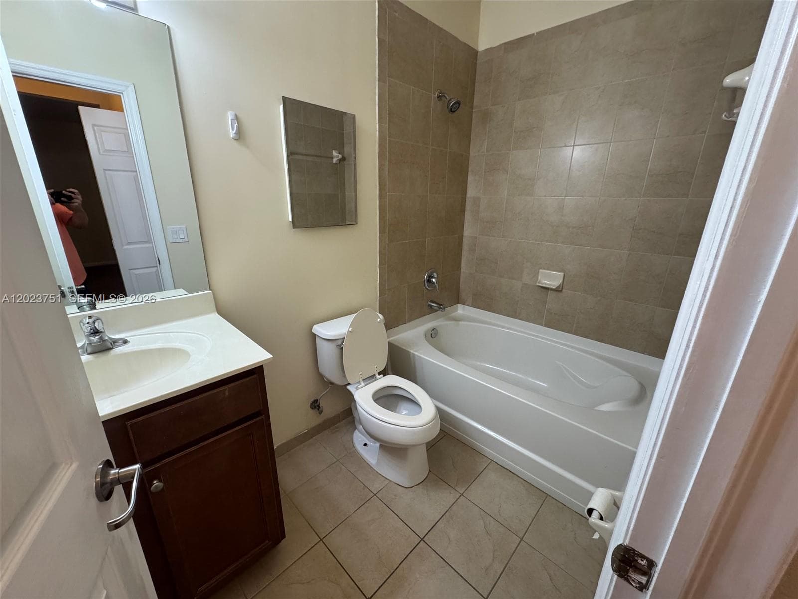 8650 NW 97 ave # 209, Doral FL 33178 — 11