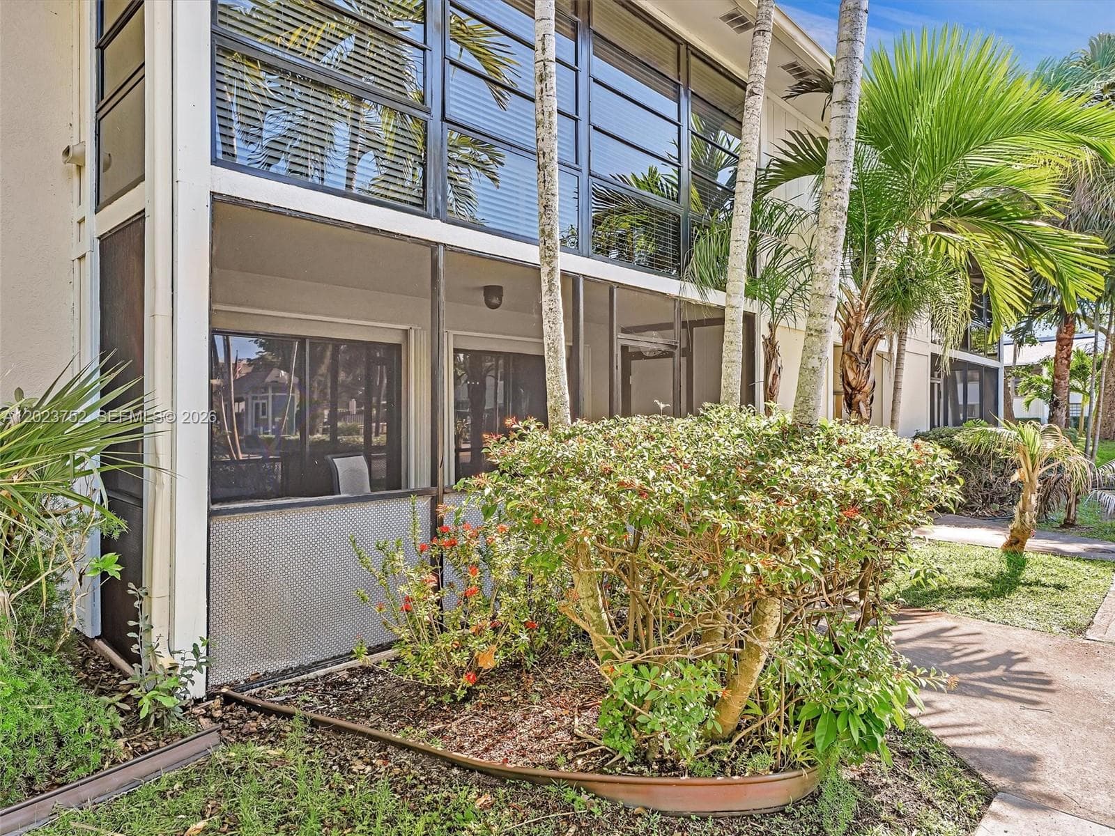 831 NE 199th St # 34, Miami FL 33179 — 24