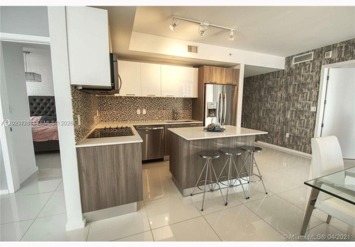 5300 Paseo Blvd   Unit 401 # 401, Doral FL 33166 — 6
