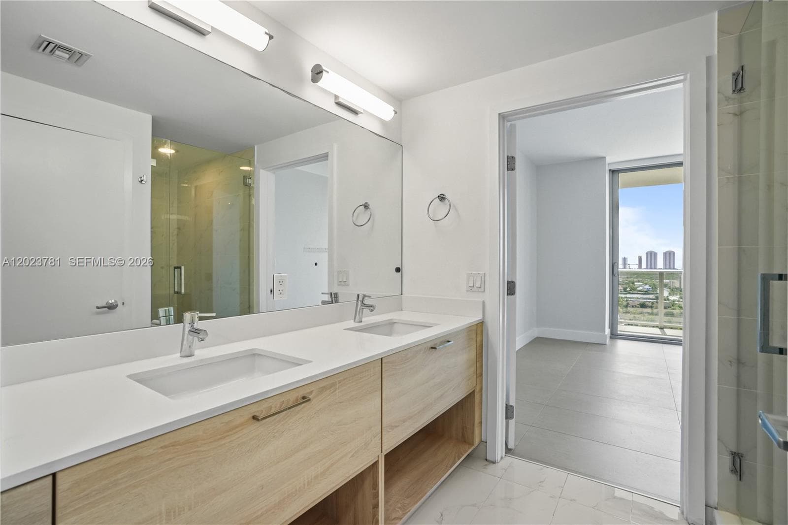 16385 Biscayne Blvd # 1919, North Miami Beach FL 33160 — 23