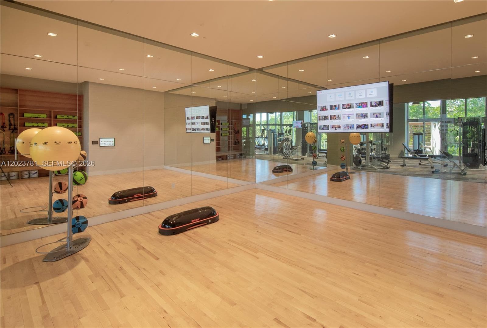 16385 Biscayne Blvd # 1919, North Miami Beach FL 33160 — 47