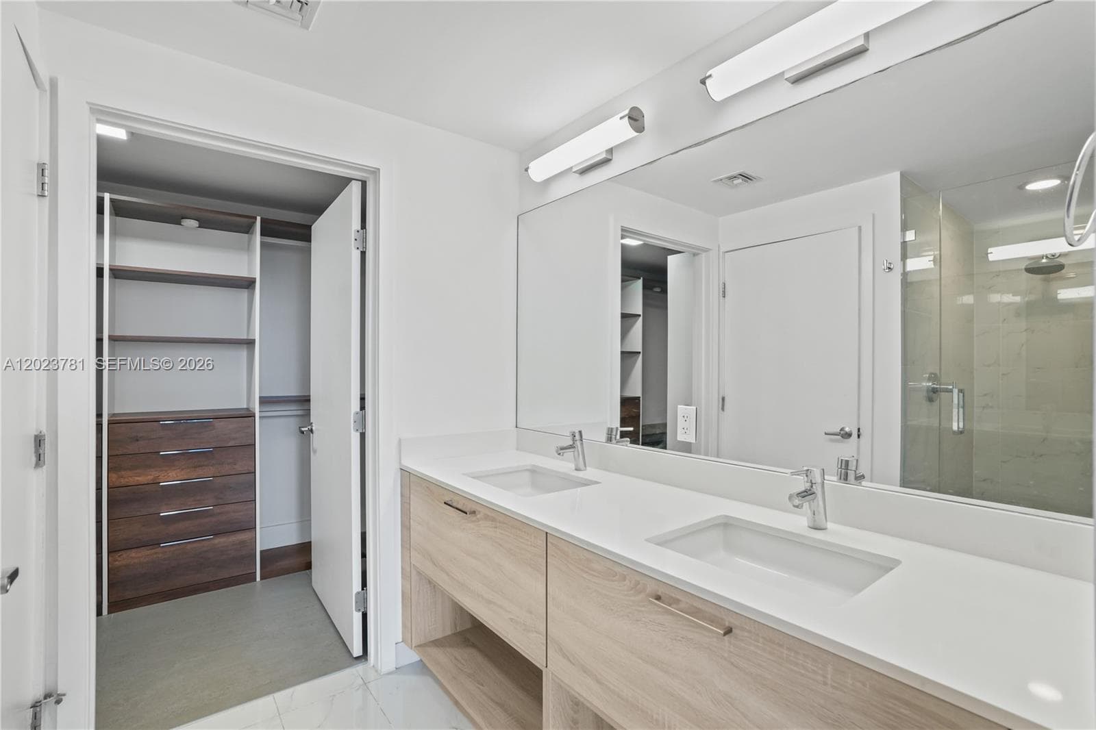 16385 Biscayne Blvd # 1919, North Miami Beach FL 33160 — 22