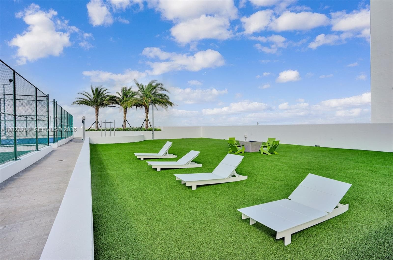 16385 Biscayne Blvd # 1919, North Miami Beach FL 33160 — 59