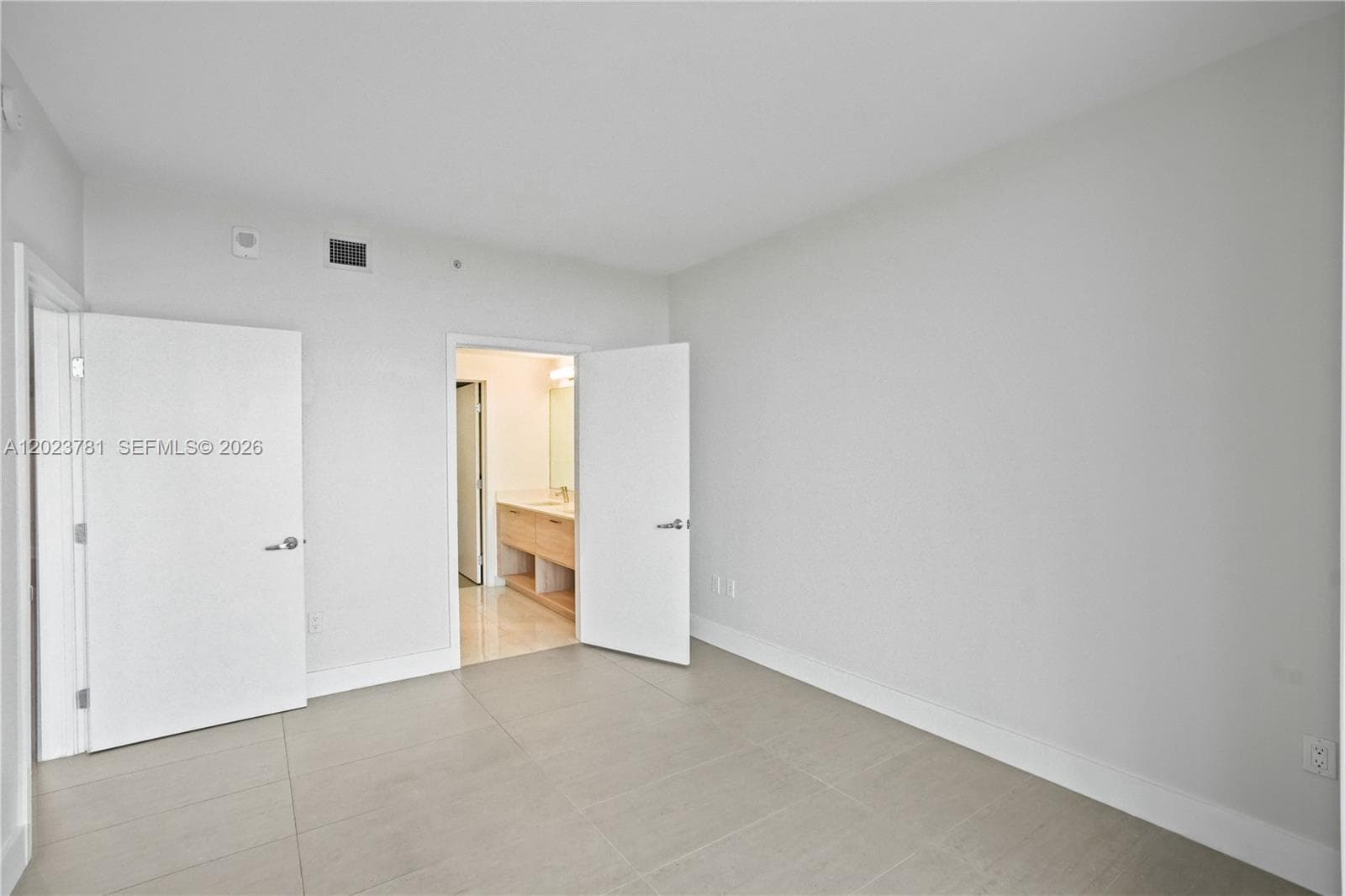 16385 Biscayne Blvd # 1919, North Miami Beach FL 33160 — 19