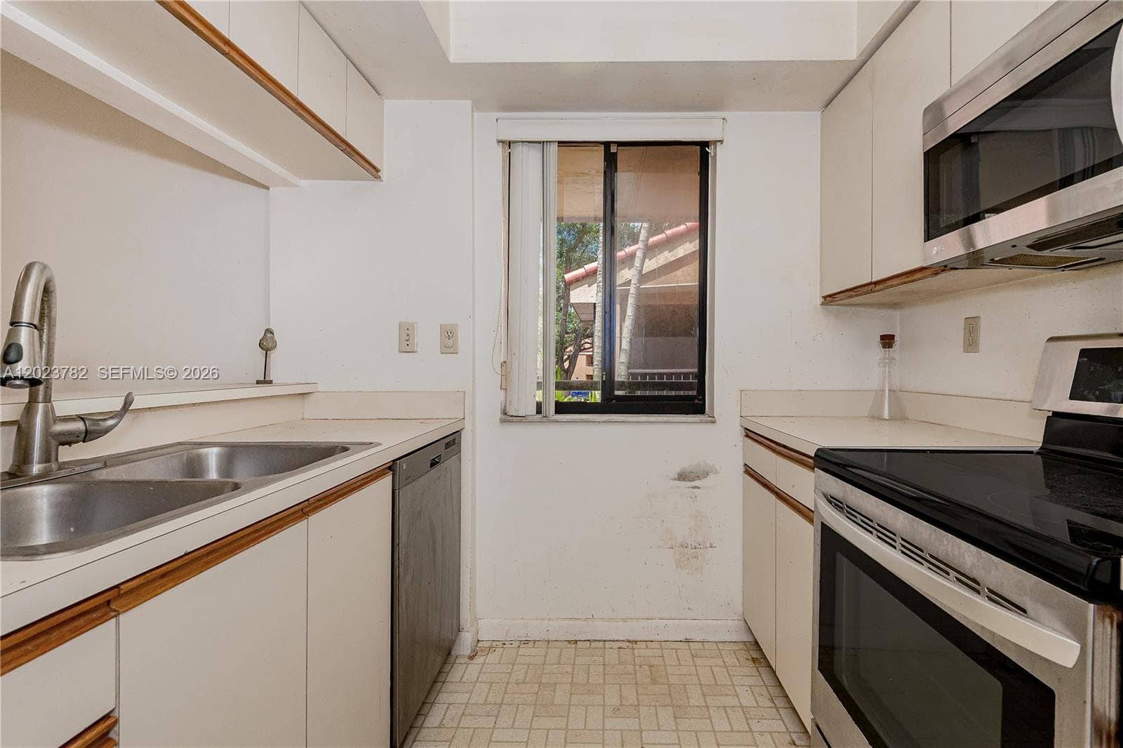15525 N Miami Lakeway N # 8, Miami Lakes FL 33014 — 15