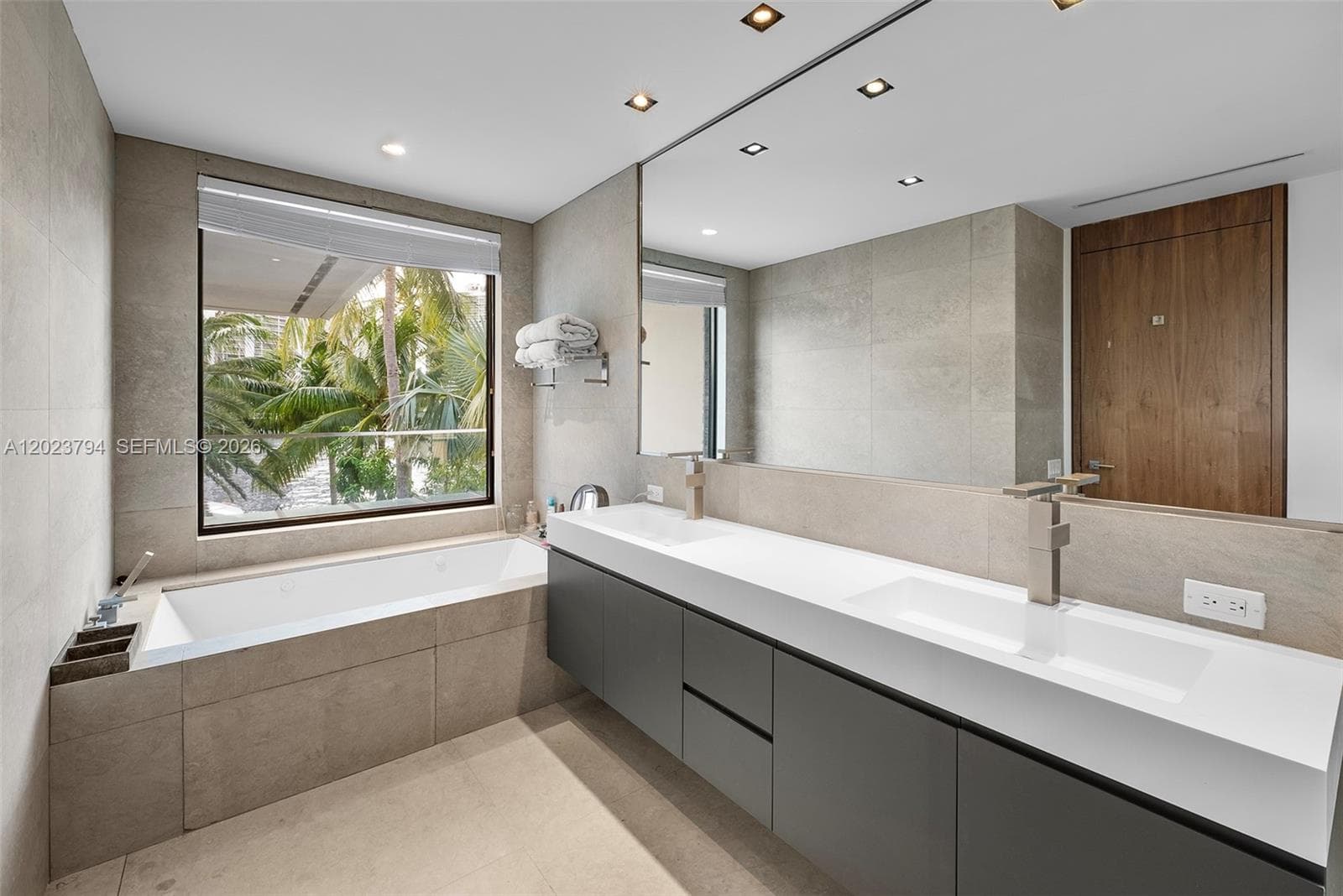 385 Centre Is, Golden Beach FL 33160 — 51
