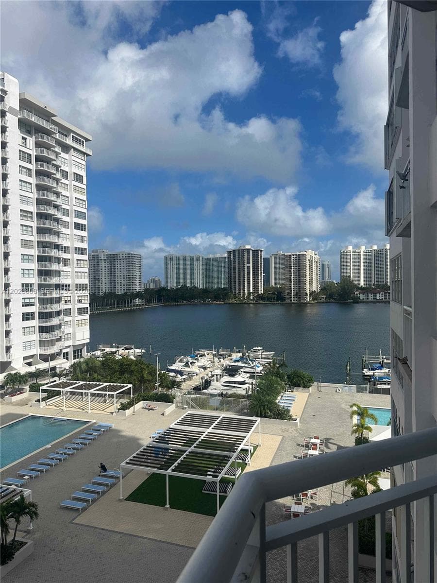 18041 Biscayne Blvd # 702, Aventura FL 33160 — 1