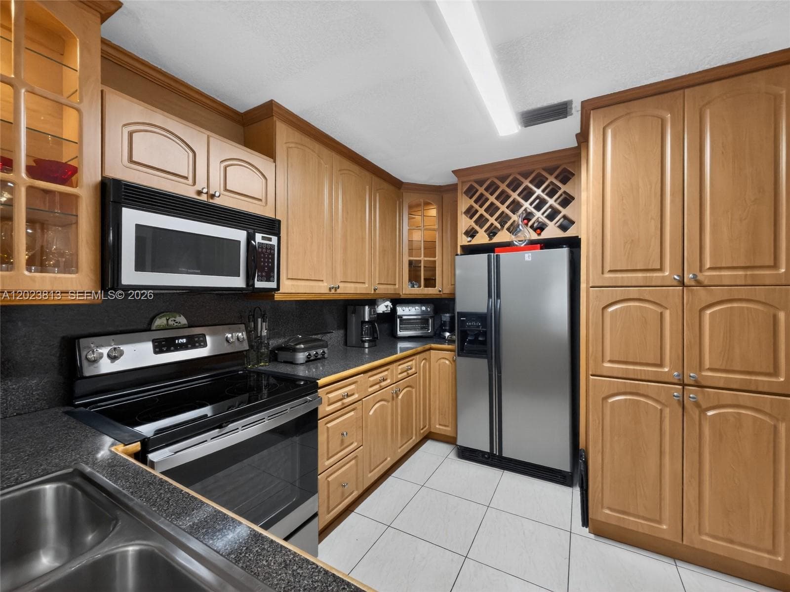 2462 W 65th St, Hialeah FL 33016 — 11