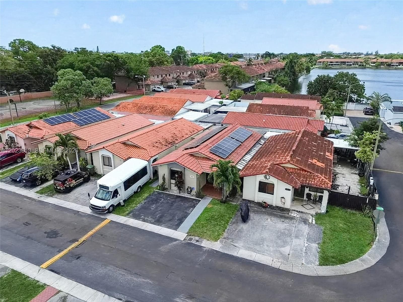 2462 W 65th St, Hialeah FL 33016 — 35
