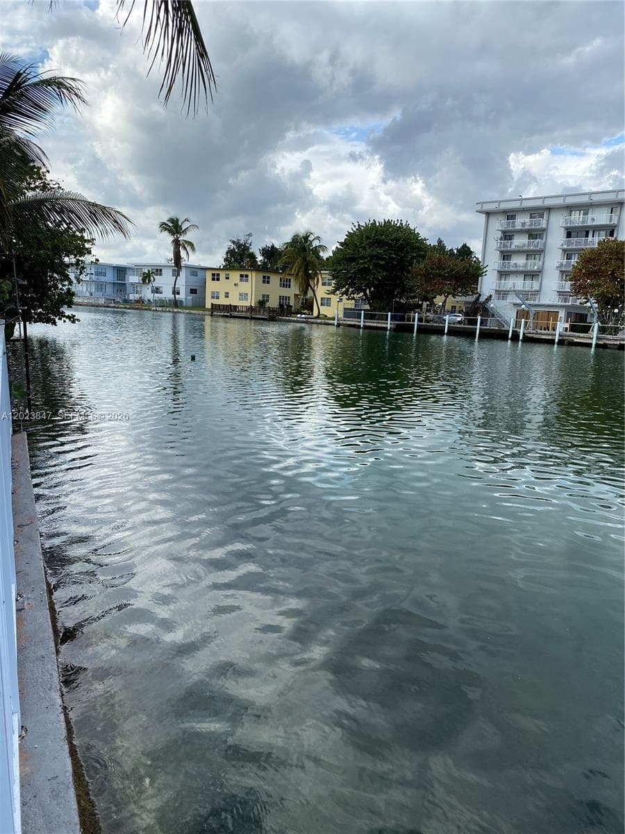 1185 Marseille Dr # 103, Miami Beach FL 33141 — 1
