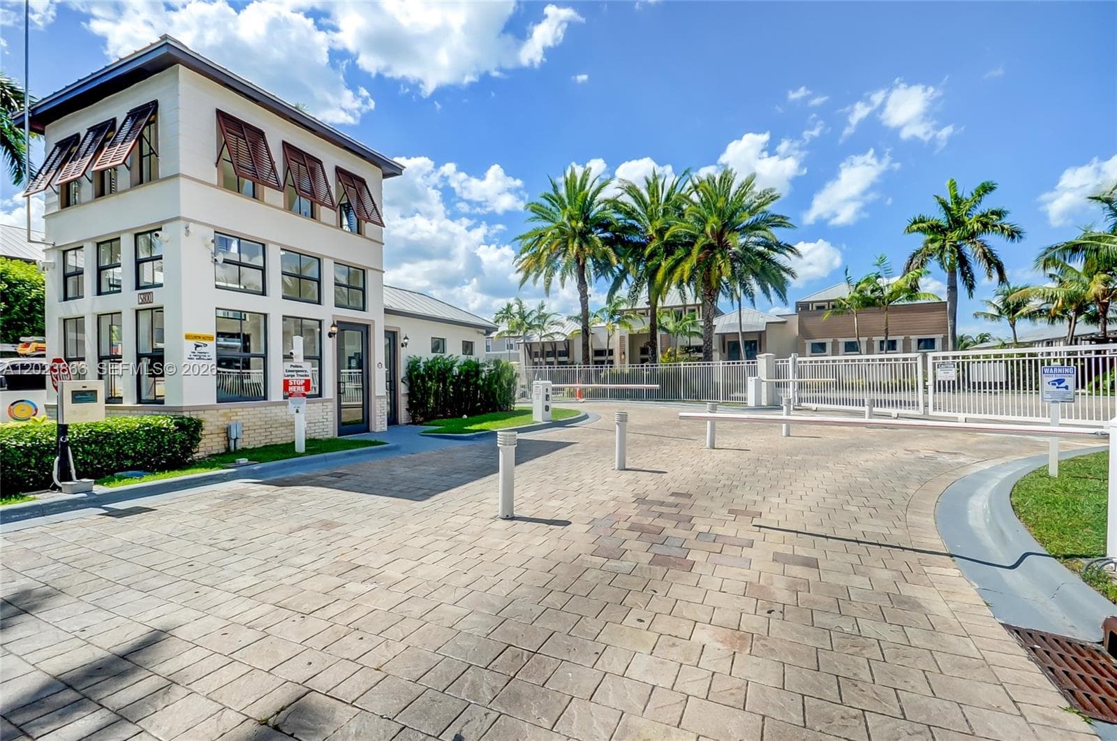 5820 NW 104th Ct, Doral FL 33178 — 54