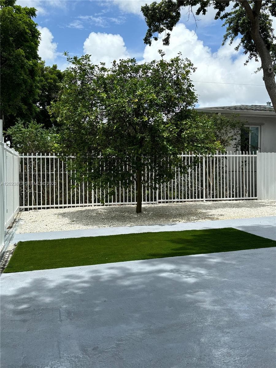 4727 NW 5th Ave # 4727, Miami FL 33127 — 3