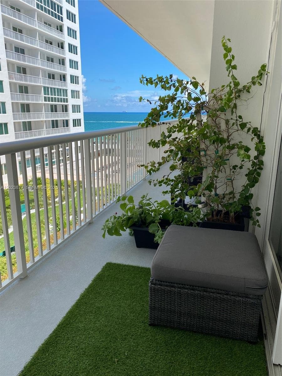 5401 Collins Ave # 339, Miami Beach FL 33140 — 23