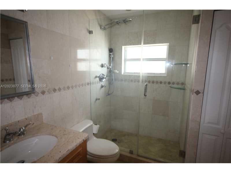 5401 Collins Ave # 339, Miami Beach FL 33140 — 17
