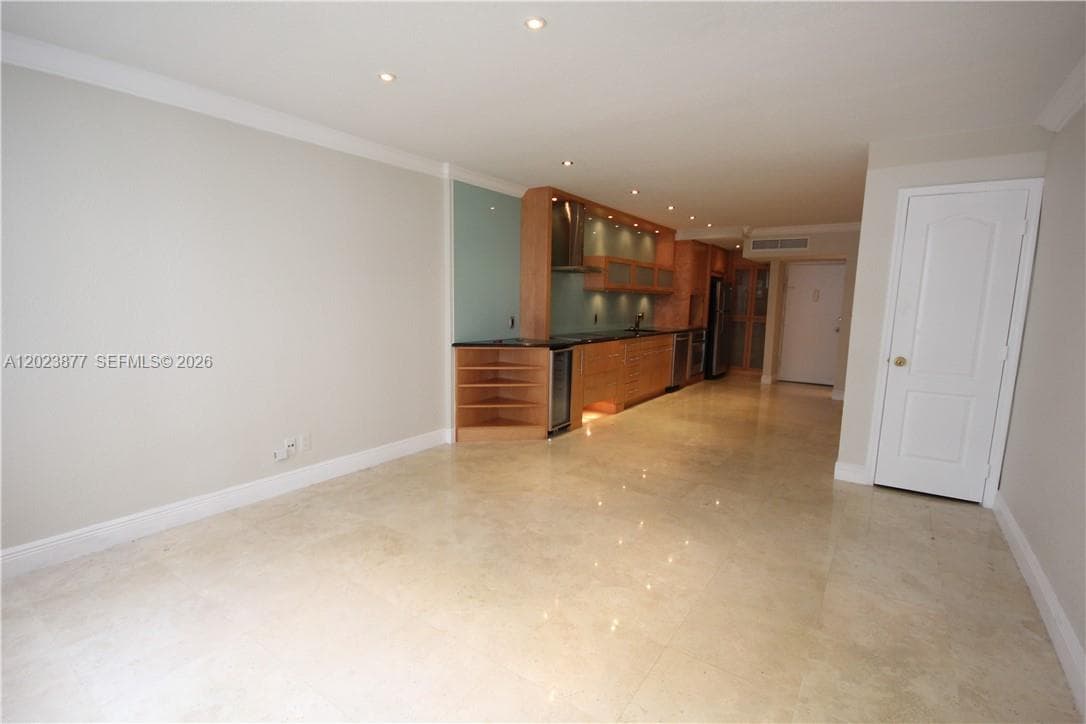 5401 Collins Ave # 339, Miami Beach FL 33140 — 3