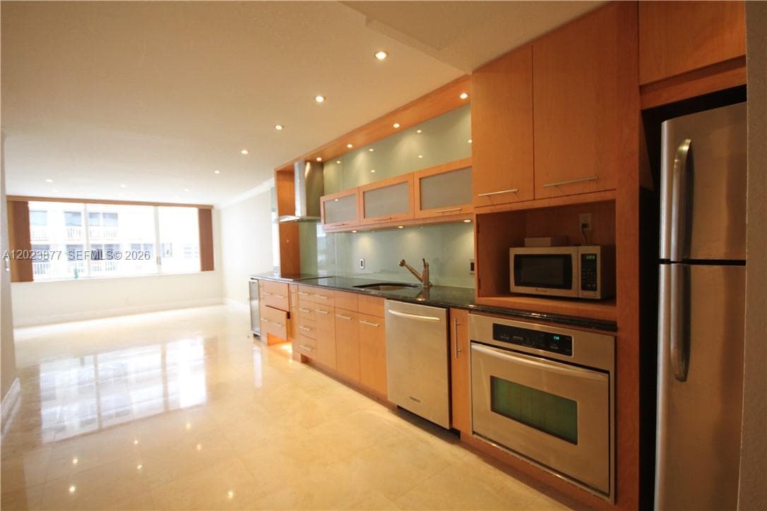 5401 Collins Ave # 339, Miami Beach FL 33140 — 5