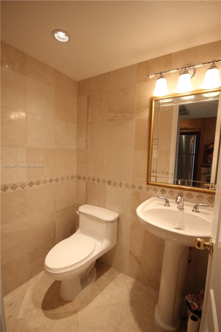 5401 Collins Ave # 339, Miami Beach FL 33140 — 18