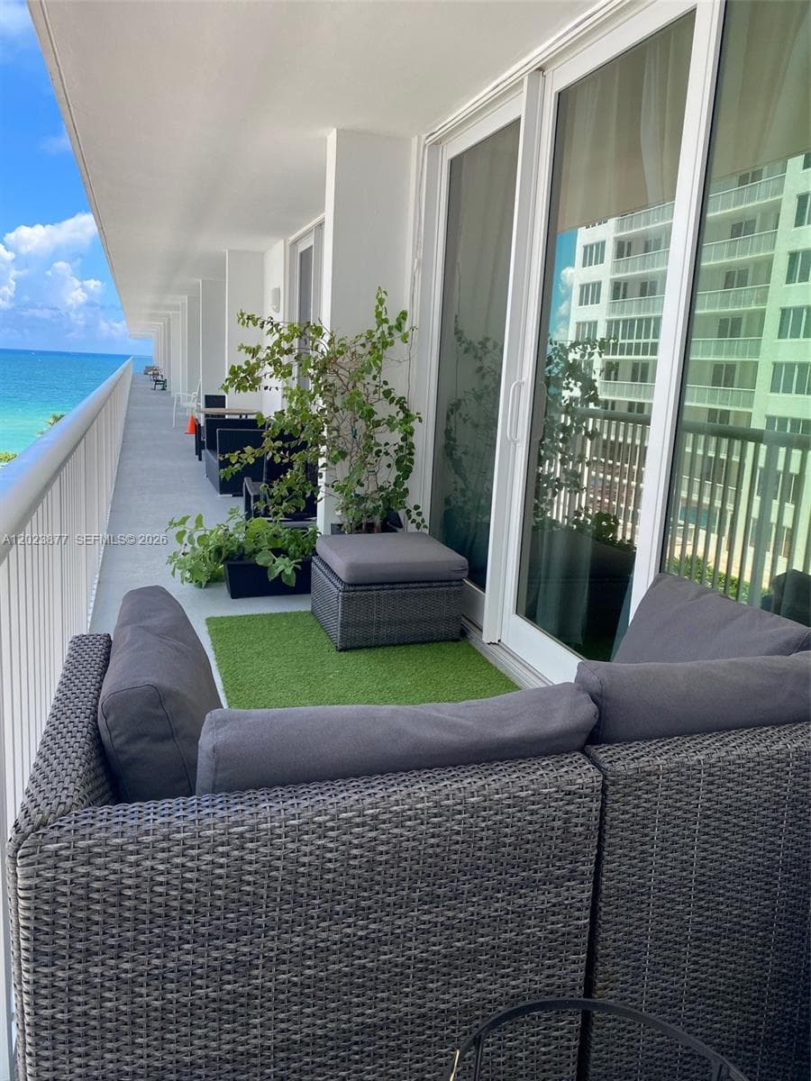 5401 Collins Ave # 339, Miami Beach FL 33140 — 25