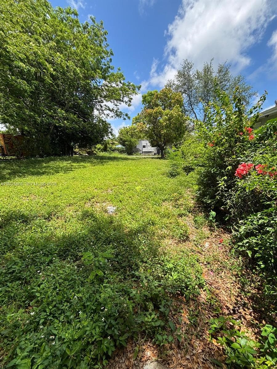 665 NW 43rd St, Miami FL 33127 — 6