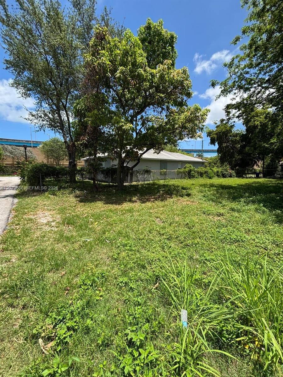 665 NW 43rd St, Miami FL 33127 — 9