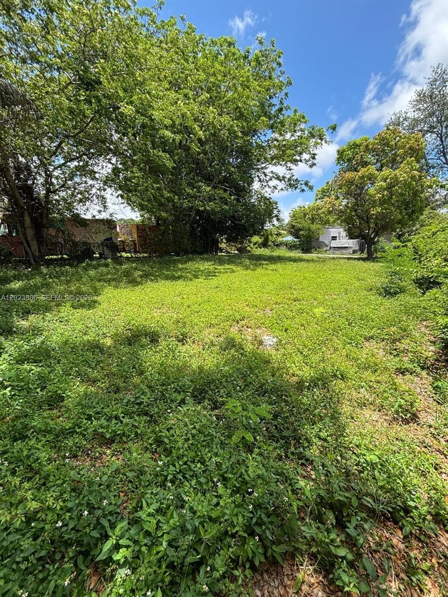 665 NW 43rd St, Miami FL 33127 — 11