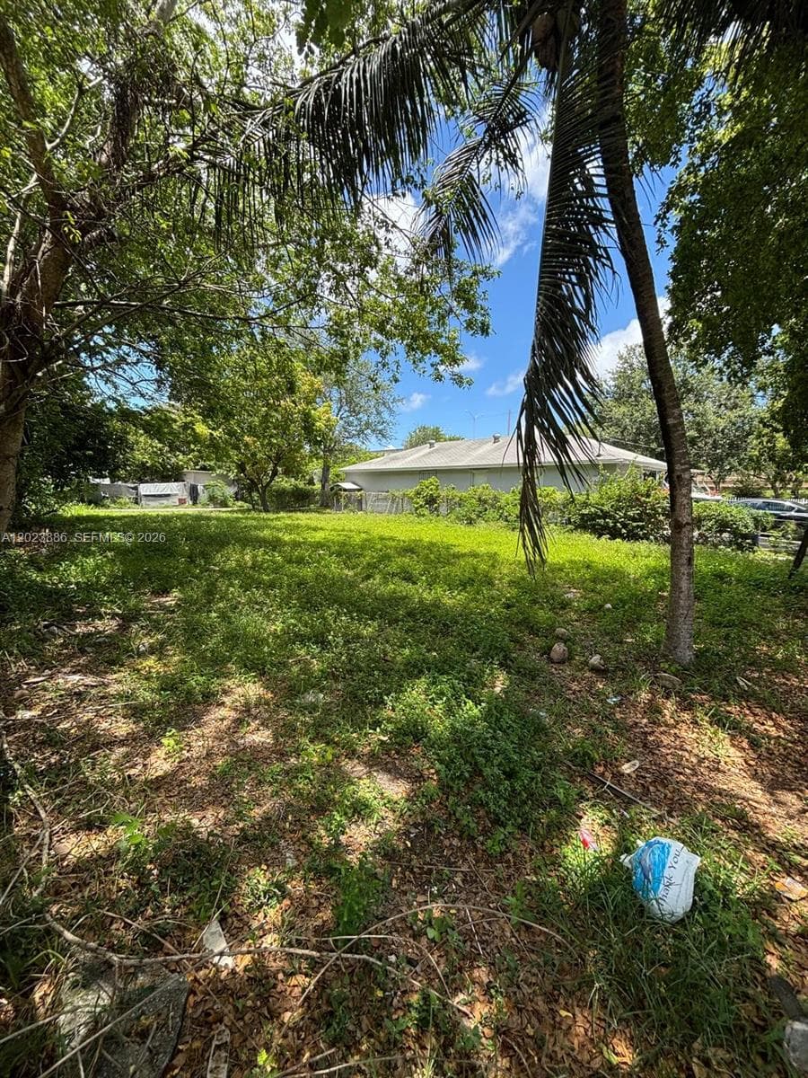 665 NW 43rd St, Miami FL 33127 — 4