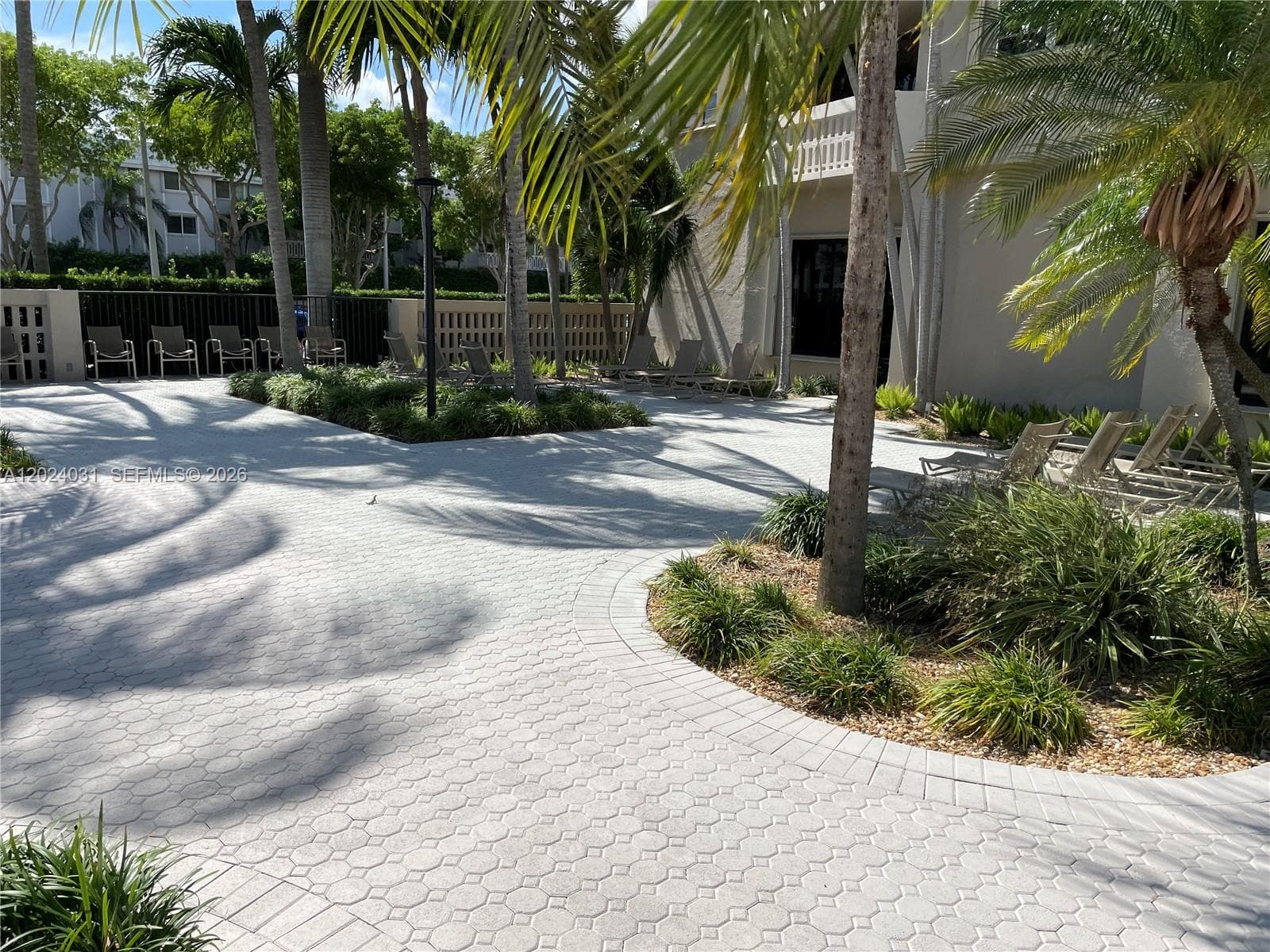 90 Edgewater Dr # 1222, Coral Gables FL 33133 — 30