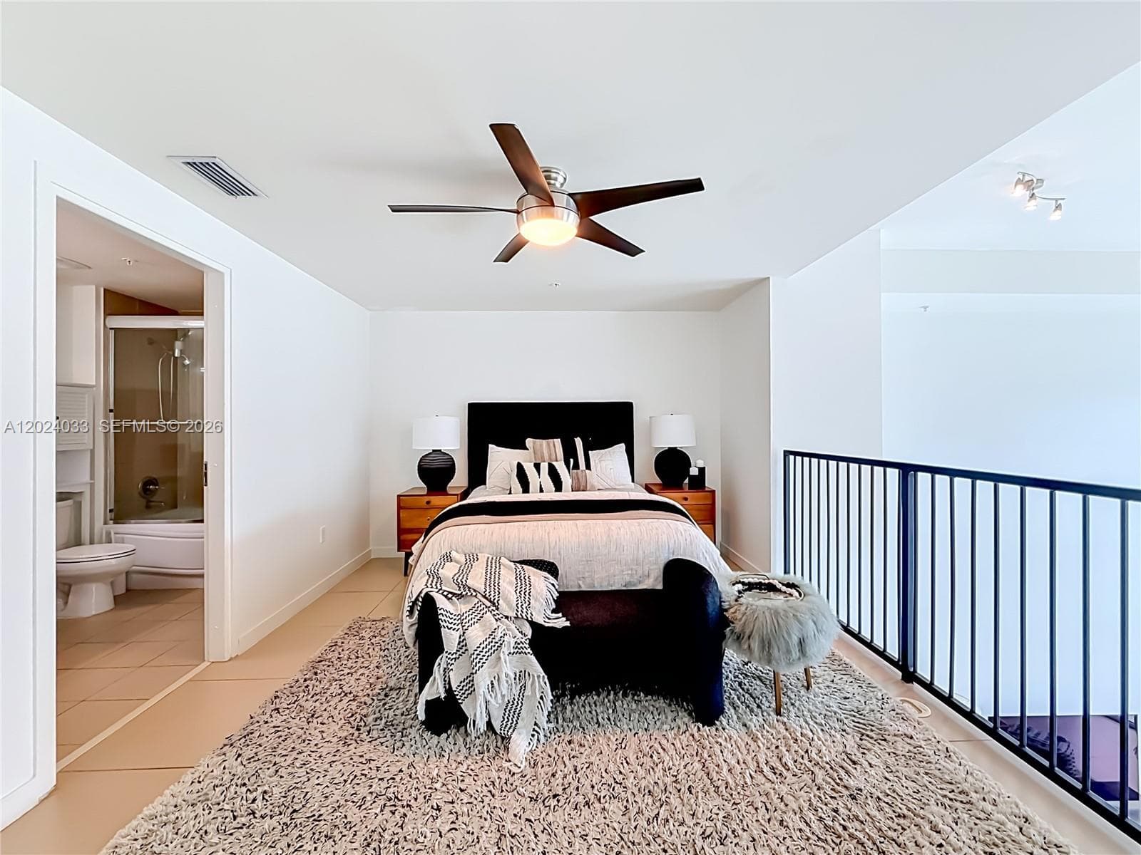 300 S Biscayne Blvd # 1016, Miami FL 33131 — 13